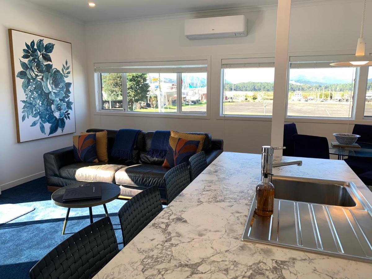 Coromandel Town Harbourside Cottage Luxury Accommodation エクステリア 写真