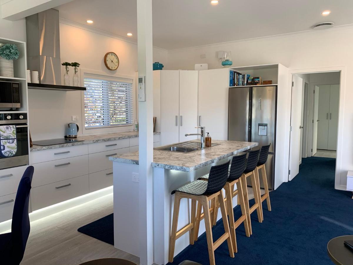 Coromandel Town Harbourside Cottage Luxury Accommodation エクステリア 写真