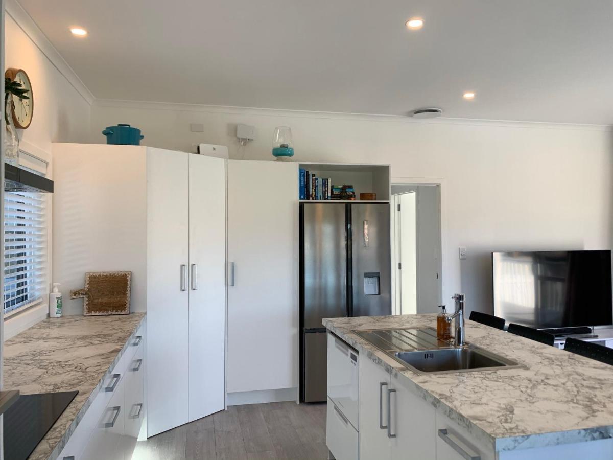 Coromandel Town Harbourside Cottage Luxury Accommodation エクステリア 写真