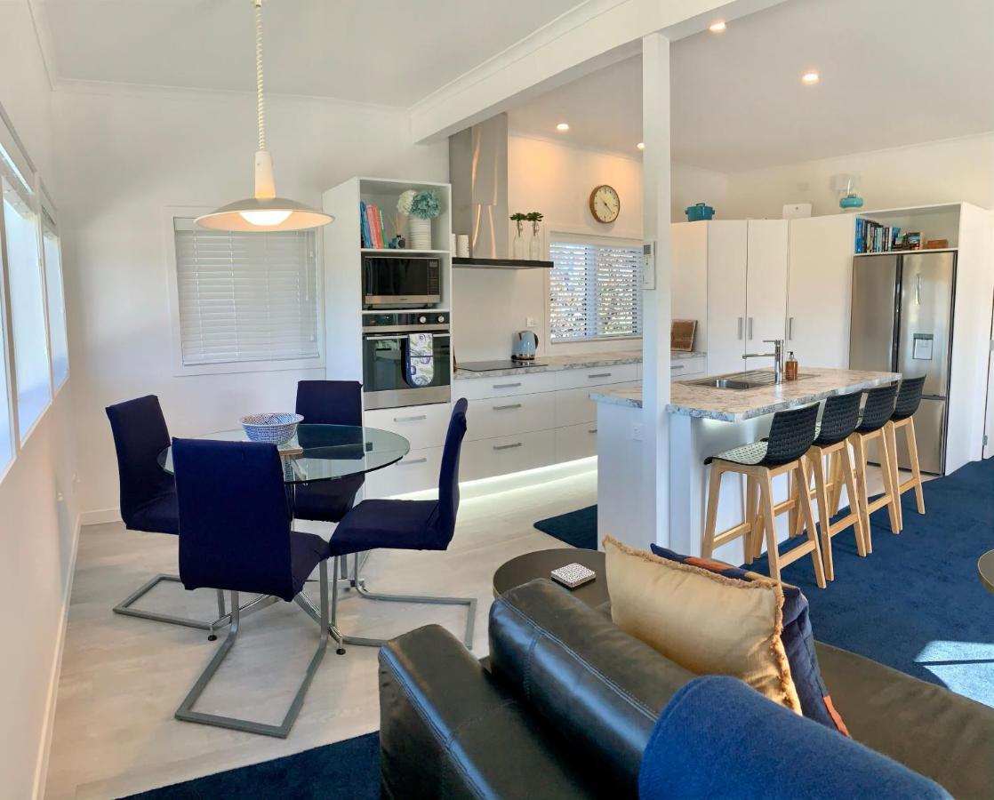 Coromandel Town Harbourside Cottage Luxury Accommodation エクステリア 写真